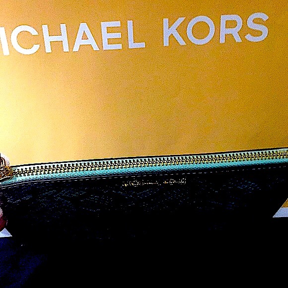 MICHAEL KORS EMBOSSED LEATHER CLUTCH WRISTLET(NWT) - Picture 9 of 11